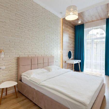 Three Bedrooms VIP Apartment on Kniazia Romana 12 Leopoli Esterno foto