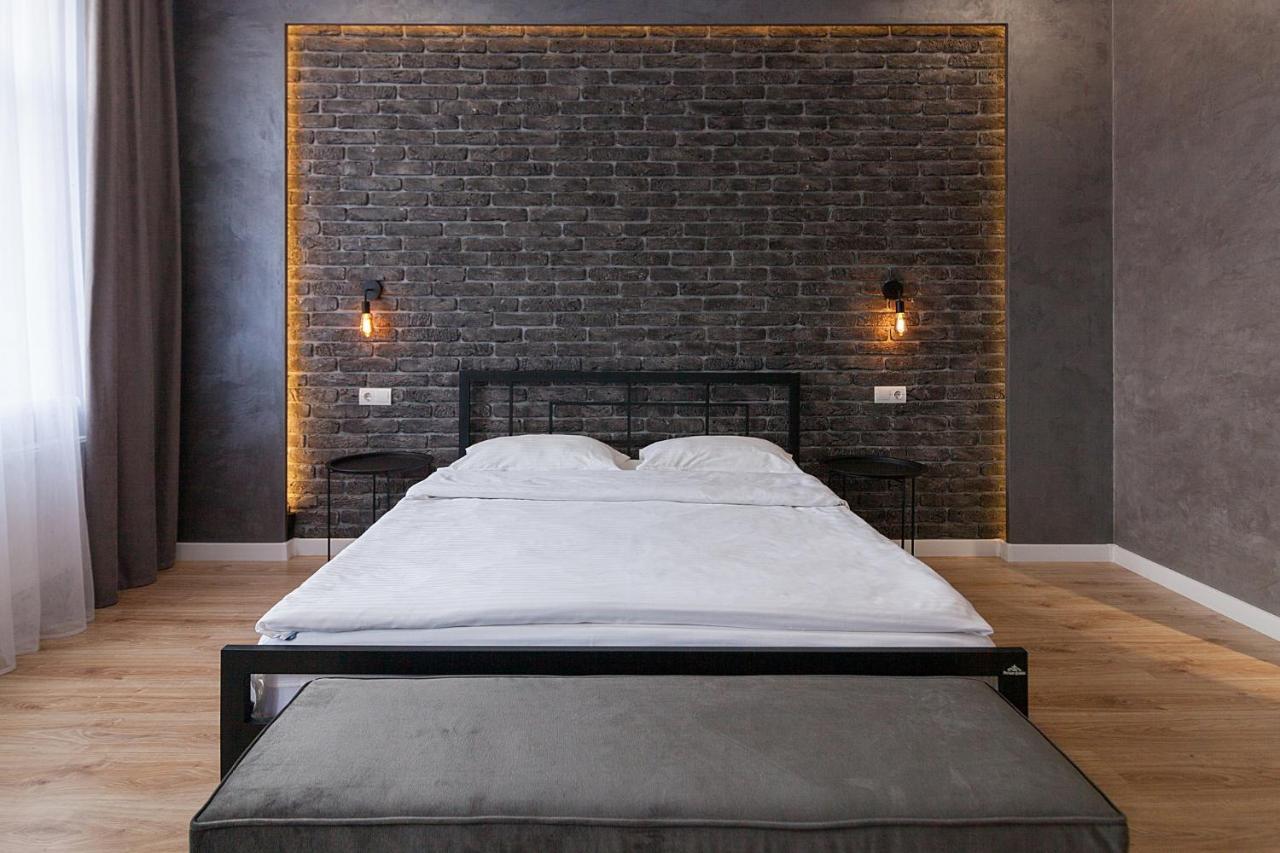 Three Bedrooms VIP Apartment on Kniazia Romana 12 Leopoli Esterno foto