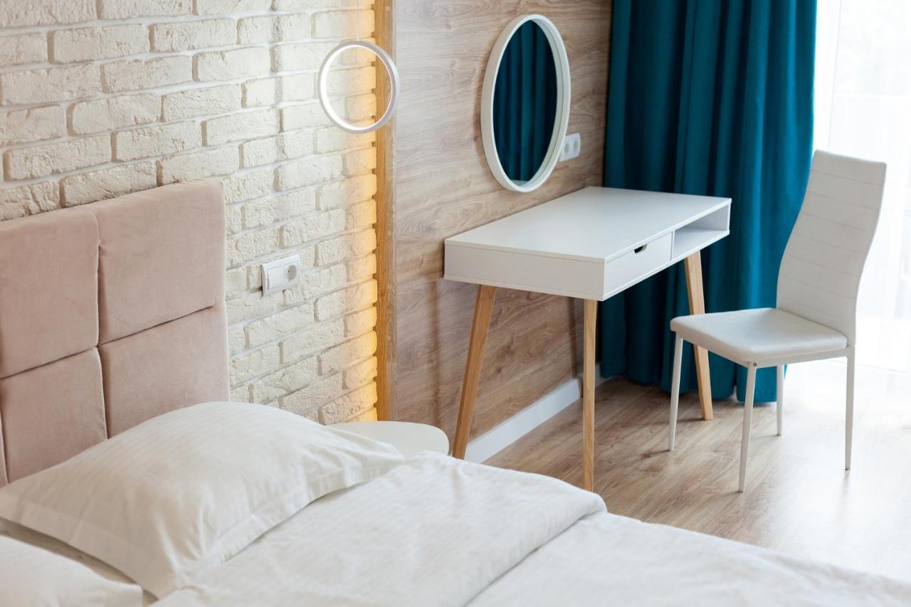Three Bedrooms VIP Apartment on Kniazia Romana 12 Leopoli Esterno foto