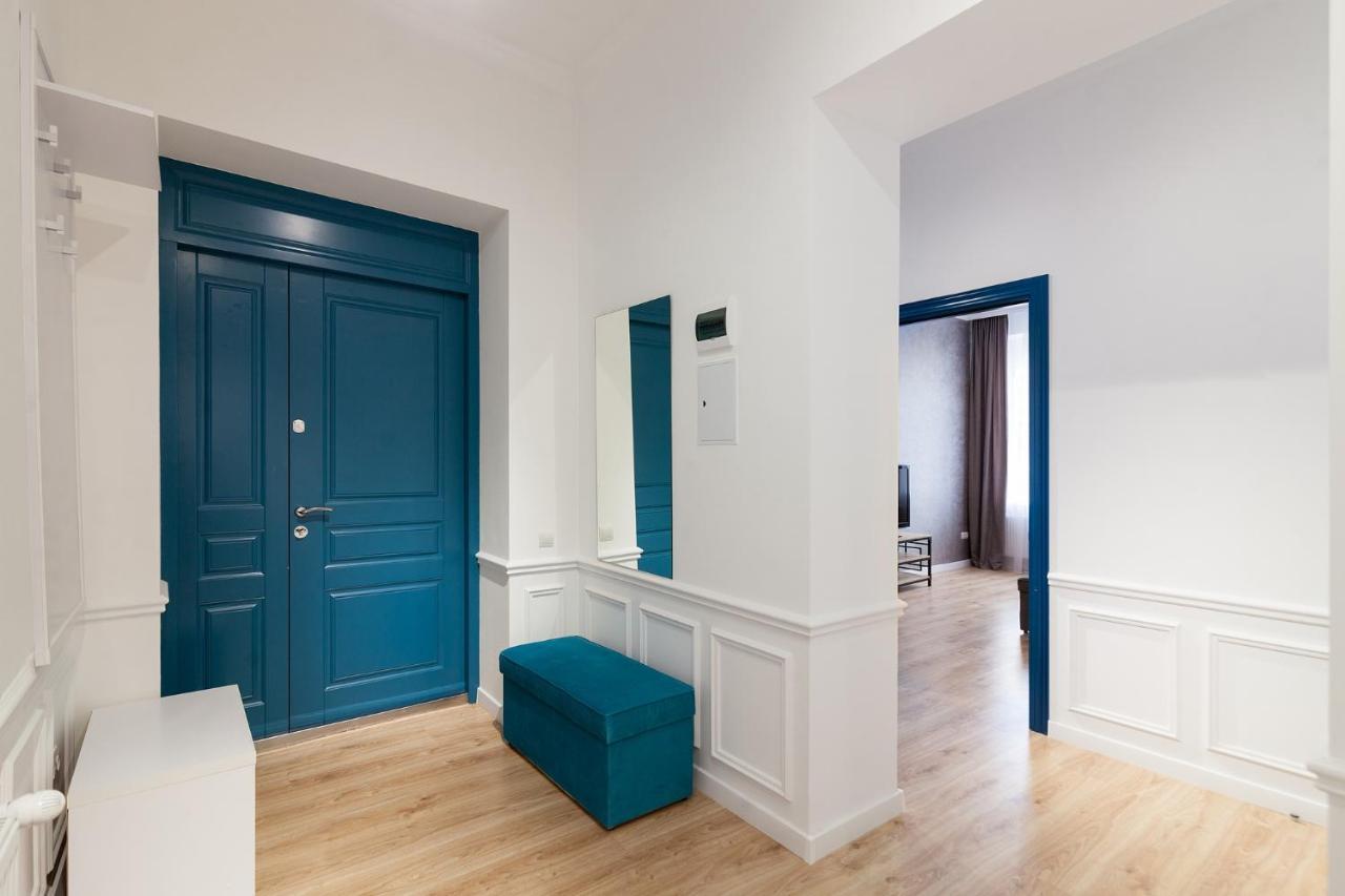 Three Bedrooms VIP Apartment on Kniazia Romana 12 Leopoli Esterno foto
