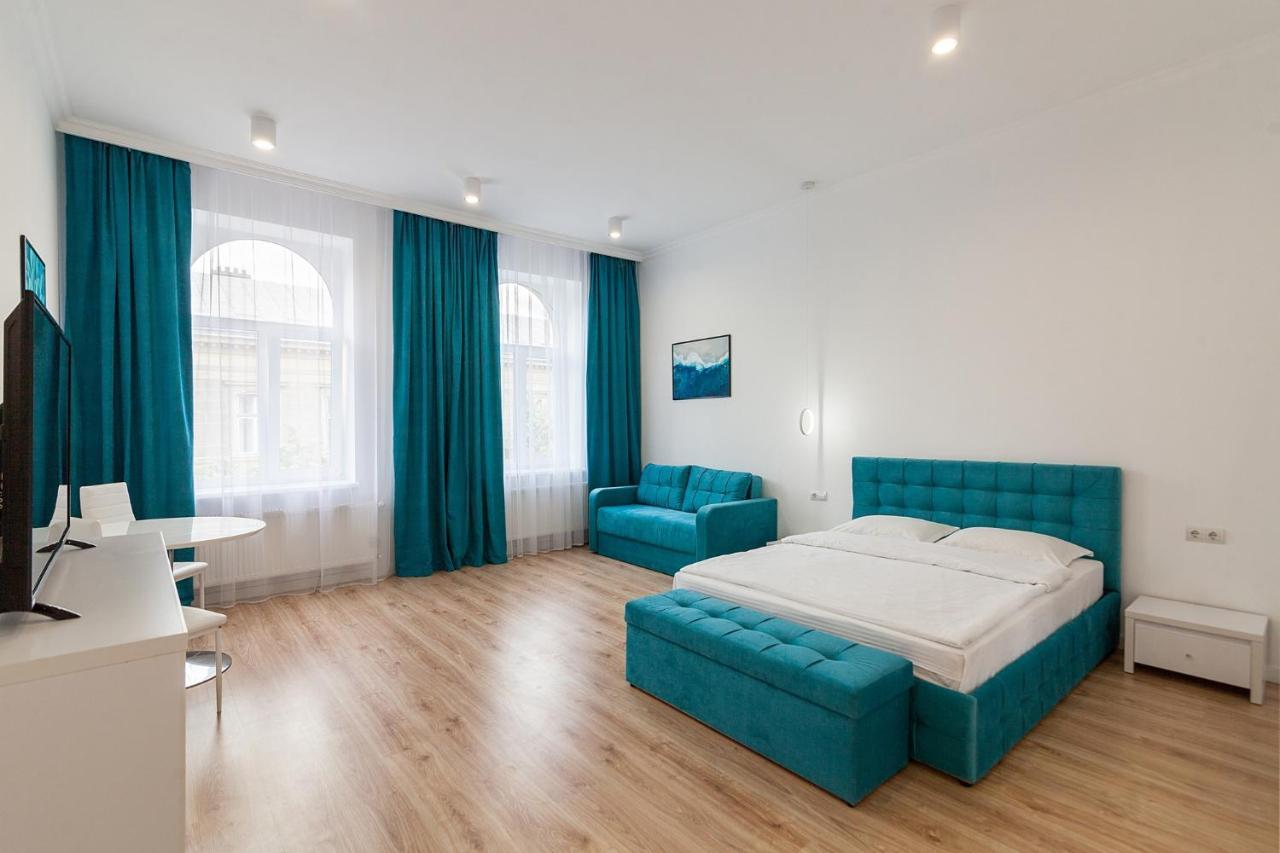 Three Bedrooms VIP Apartment on Kniazia Romana 12 Leopoli Esterno foto
