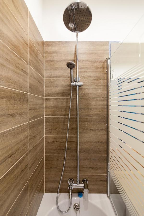 Three Bedrooms VIP Apartment on Kniazia Romana 12 Leopoli Esterno foto