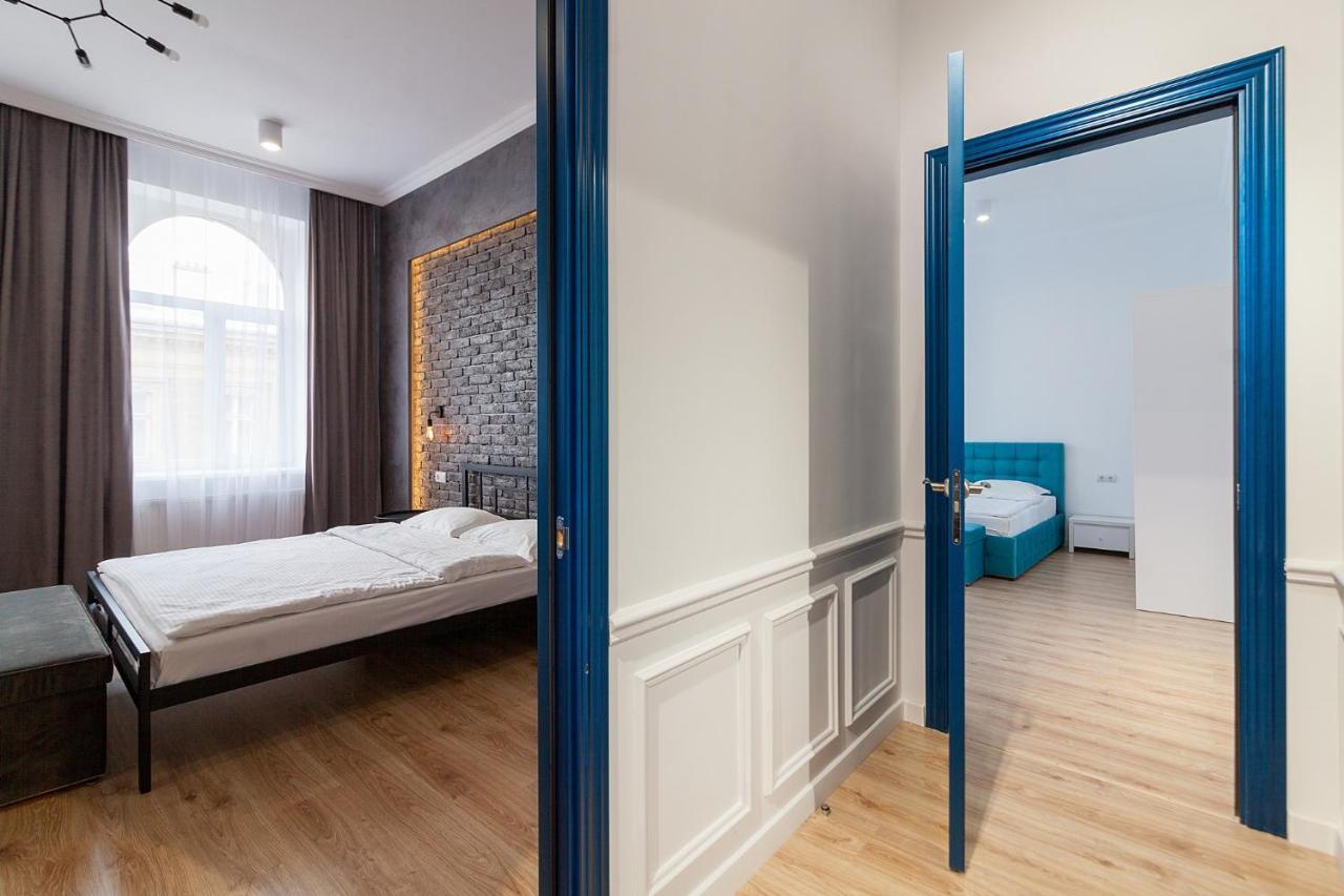 Three Bedrooms VIP Apartment on Kniazia Romana 12 Leopoli Esterno foto