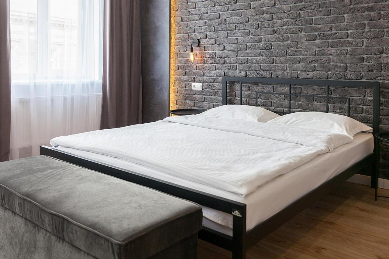 Three Bedrooms VIP Apartment on Kniazia Romana 12 Leopoli Esterno foto