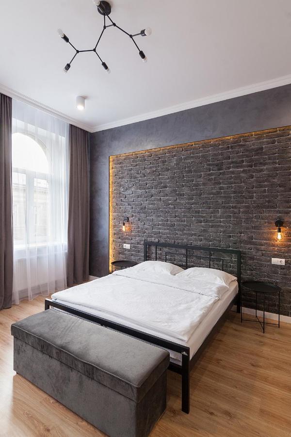 Three Bedrooms VIP Apartment on Kniazia Romana 12 Leopoli Esterno foto