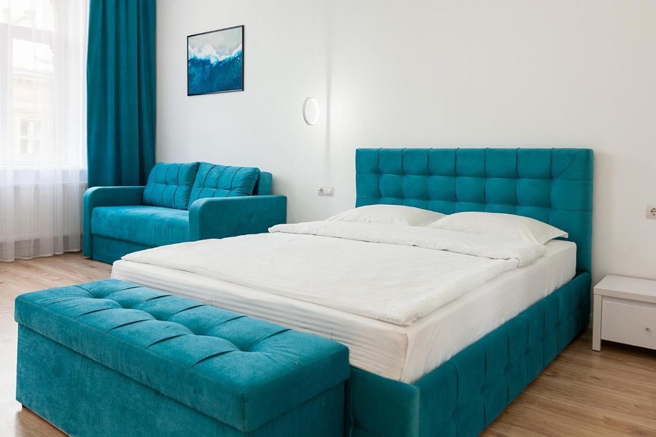 Three Bedrooms VIP Apartment on Kniazia Romana 12 Leopoli Esterno foto