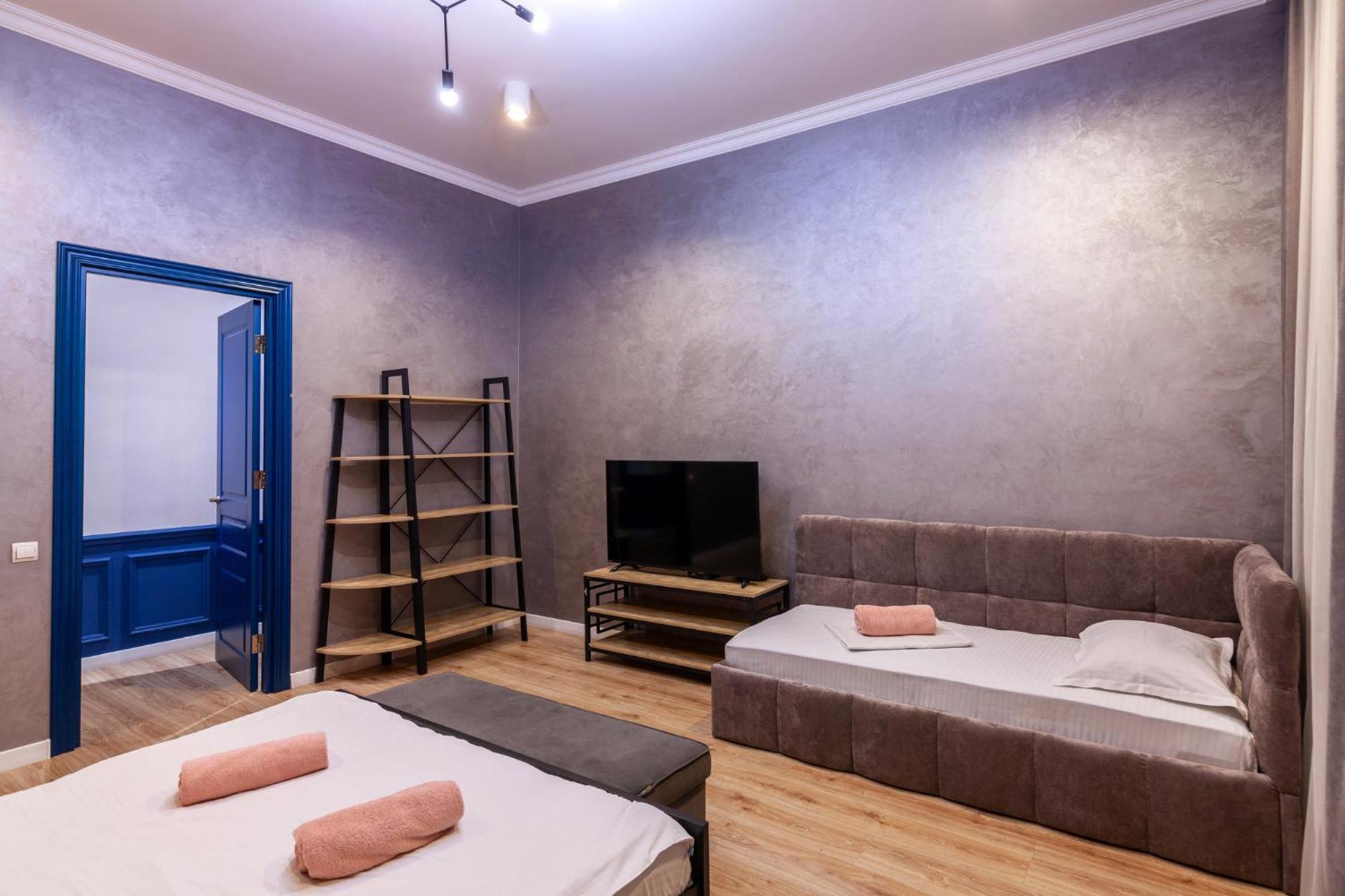 Three Bedrooms VIP Apartment on Kniazia Romana 12 Leopoli Esterno foto