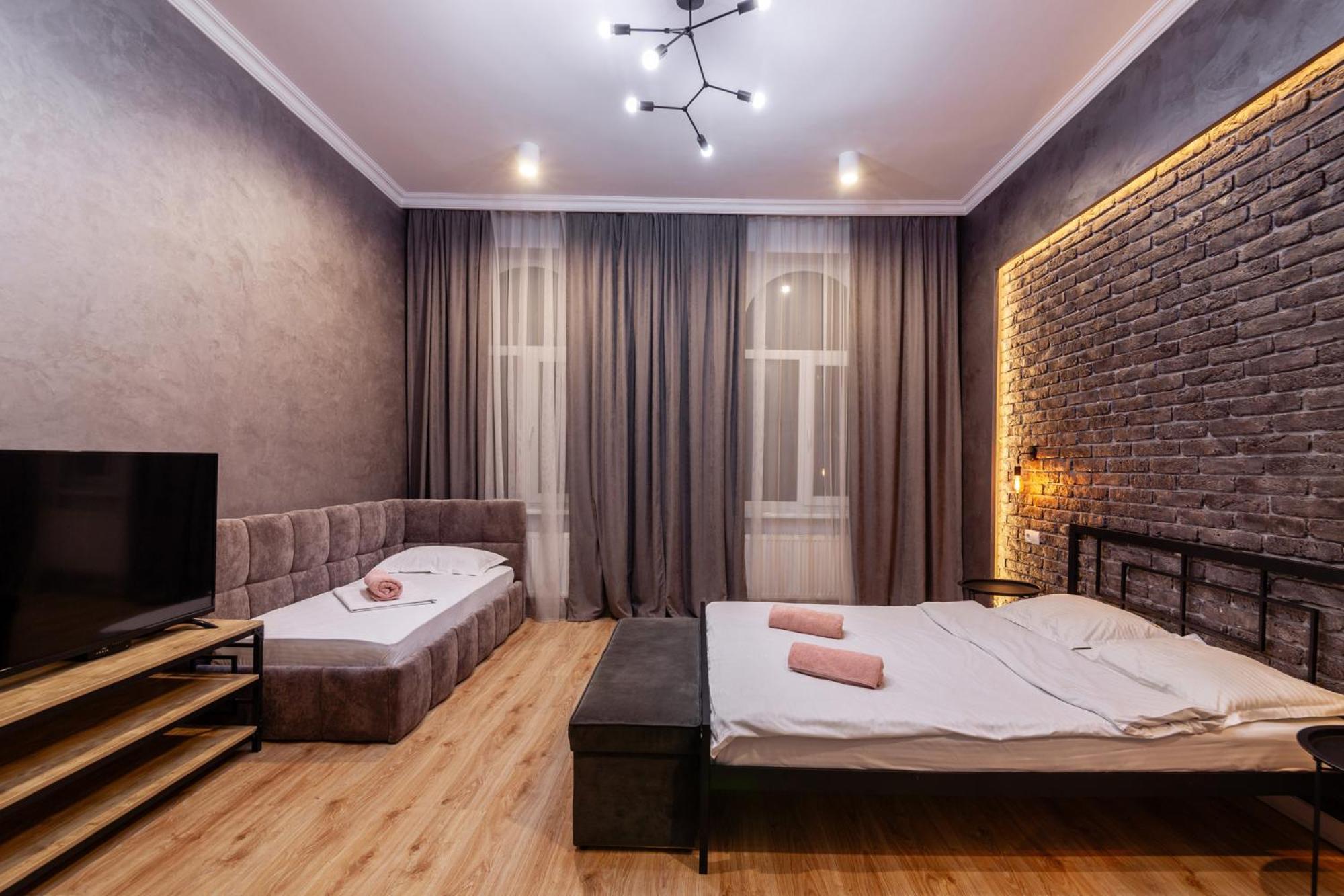 Three Bedrooms VIP Apartment on Kniazia Romana 12 Leopoli Esterno foto