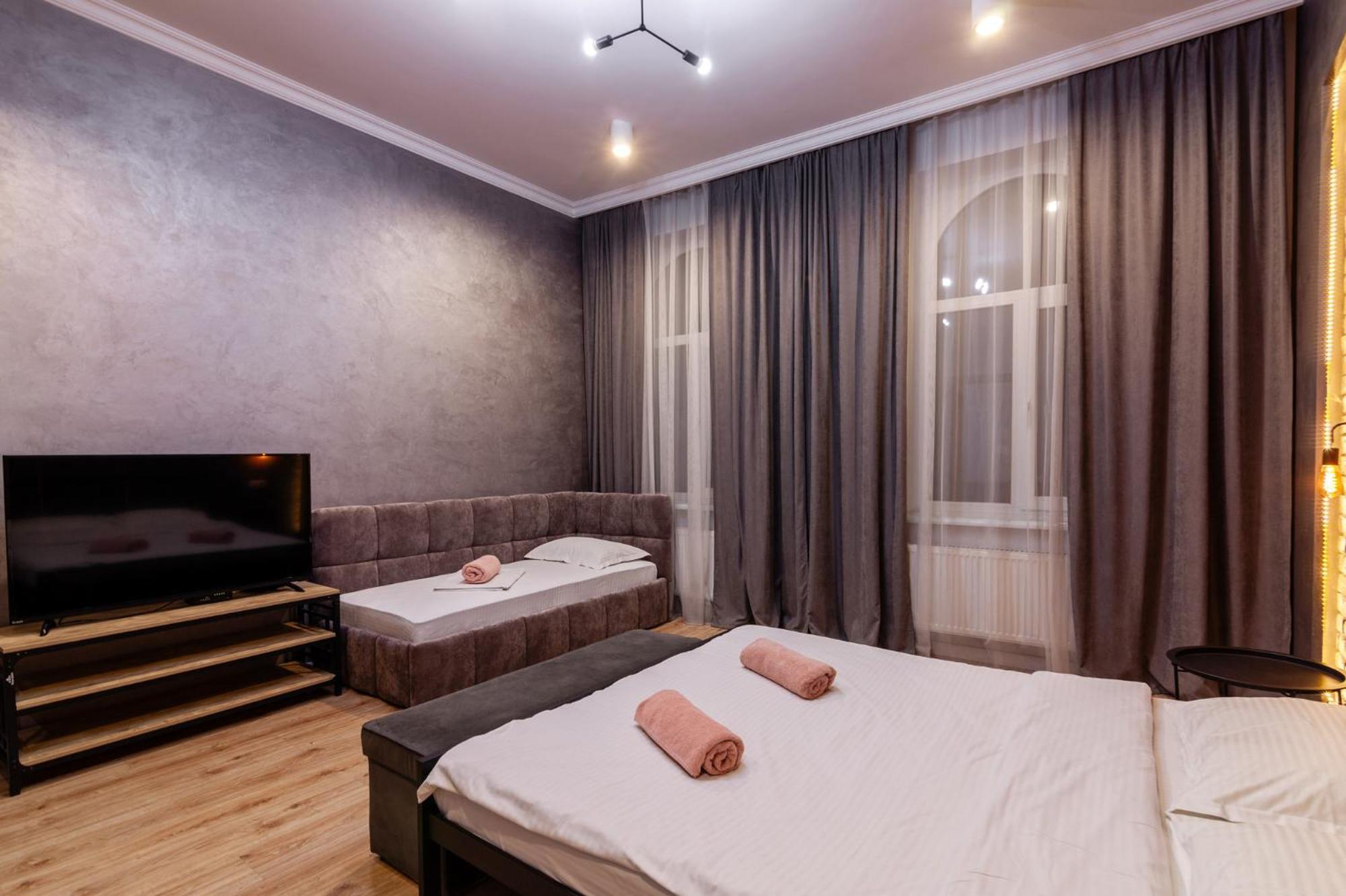 Three Bedrooms VIP Apartment on Kniazia Romana 12 Leopoli Esterno foto